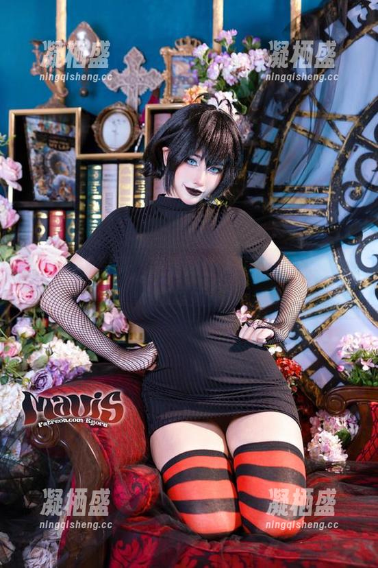 Byoru的写真，高清到让人不敢直视的原神娜维娅！