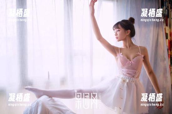 GIRLT果团网 - 当我看到何嘉颖的美腿，写真成了另一种语言