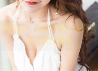 GIRLT果团网 - 高清影像中的酸酱兔：穿越丝袜的温柔