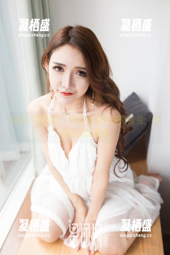 GIRLT果团网 - 高清影像中的酸酱兔：穿越丝袜的温柔