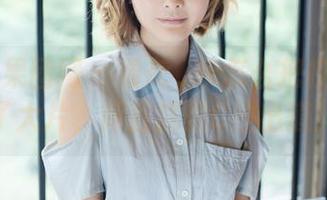 GIRLT果团网 - 看龚玥菲怎么把校园变成了大片，简直就是C位出道！