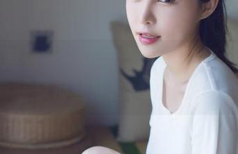 IMiss爱蜜社 - 李李七七喜喜双人写真集：共享那些尴尬又温暖的瞬间