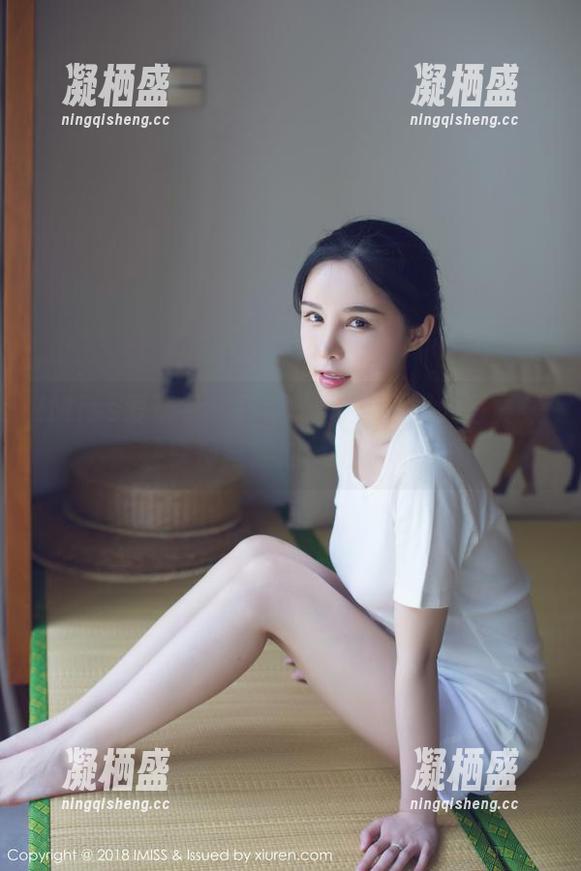 IMiss爱蜜社 - 李李七七喜喜双人写真集：共享那些尴尬又温暖的瞬间
