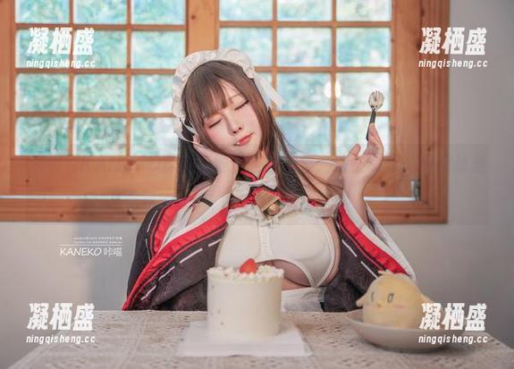来看看KANEKO咔喵的瑜伽全套图集：这些动作，只能说是…‘非常特别’