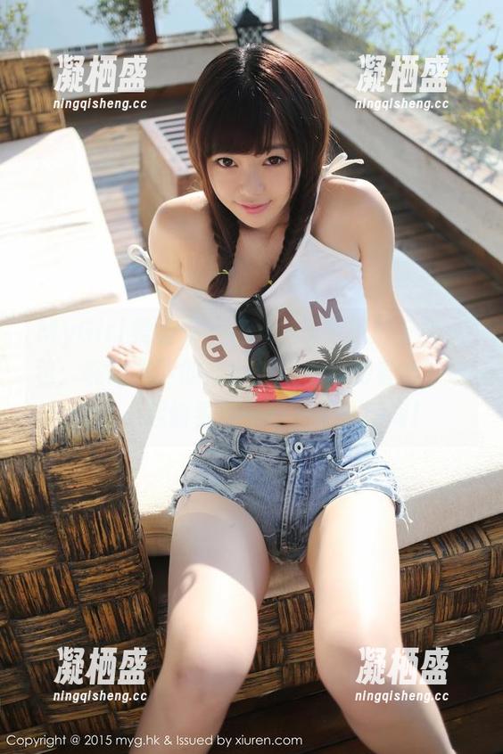 MyGirl美媛馆 - Abby王乔恩的户外图包：在阳光下的闲逛与不小心的羞涩，让我们一起偷看她的每一个小瞬间！