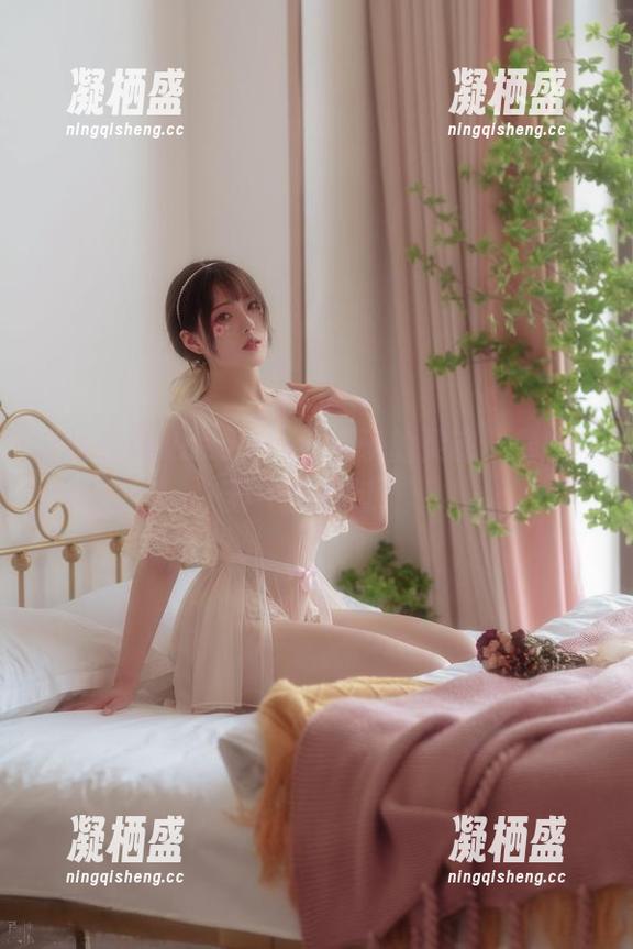 白裙舞动Natsuko夏夏子的灵魂：最新写真不容错过！