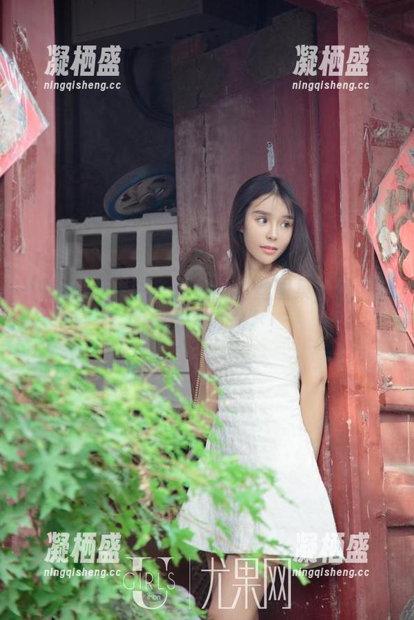UGirls尤果网 - 佟蔓的白丝图集，精选中的“高光时刻”！