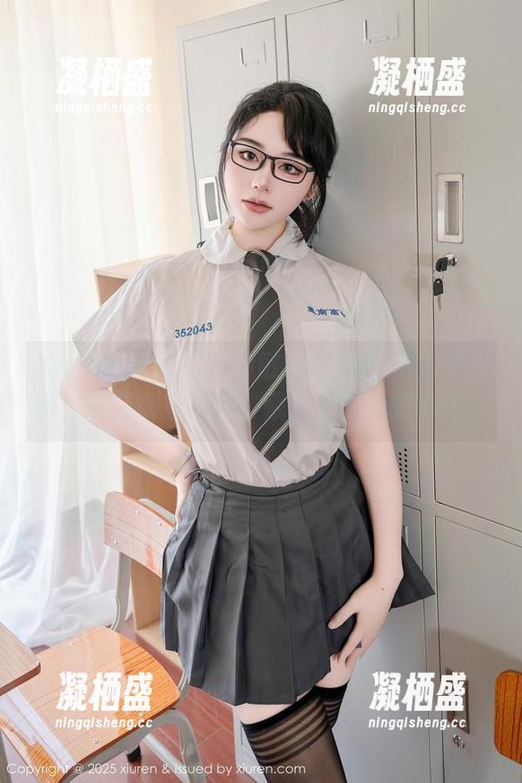 Xiuren秀人网 - 慧敏Vivi眼镜资源大公开，一起来欣赏那些藏在光影中的故事！