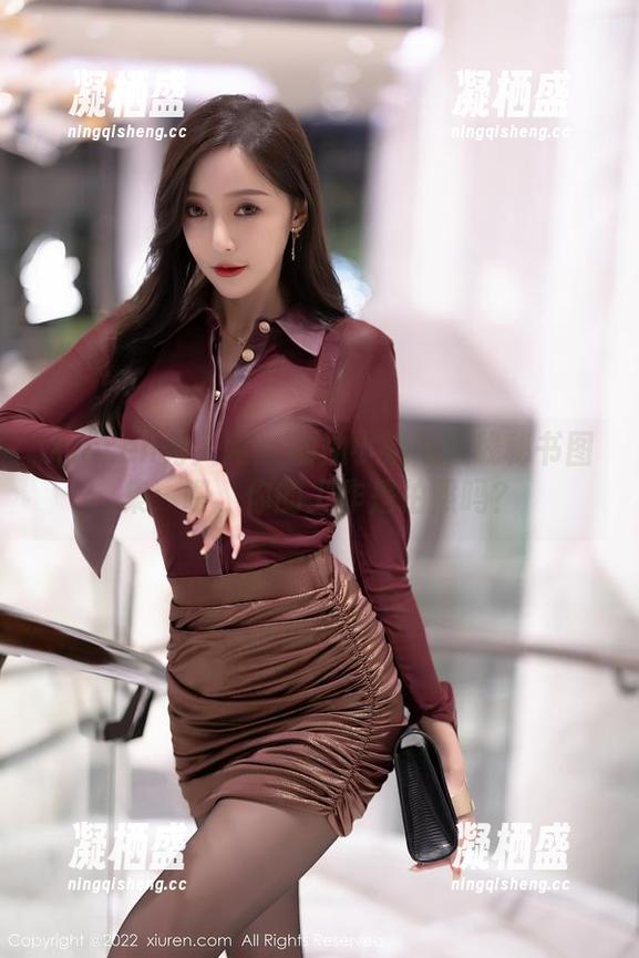 Xiuren秀人网 - 柚柚小奶瓶在线秘书图集：喂，你的工作是拍照吗？
