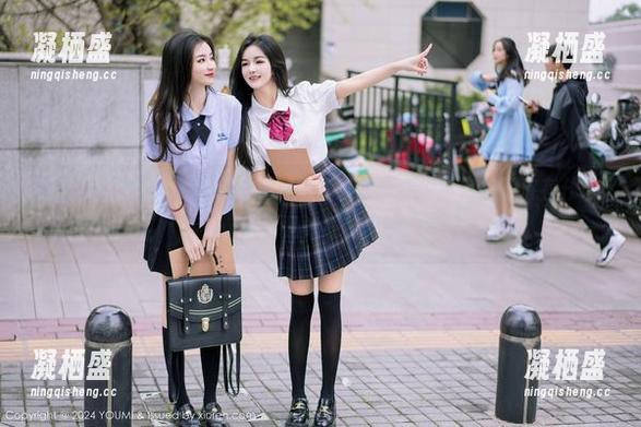 YouMi尤蜜荟-菲儿beauty YouMi尤蜜荟 - 图包大揭秘:菲儿beauty的自拍到底有什么魅力,似乎是光线和表情的魔力