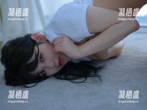 图片中的Zia(지아)：跟这皮衣比，其他的衣服都显得太弱了！
