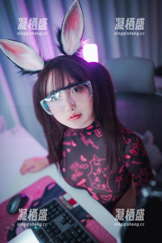 原图在手，魅力在线：走进yeeun孙乐乐[Loozy]的恋物咖啡时间