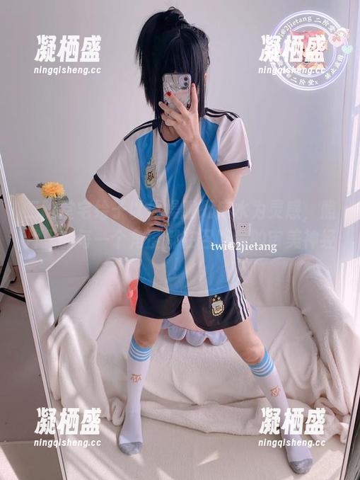 二阶堂宅绘子以体操服死库水为灵感，照片里的每一个角度都在召唤我的审美神经！