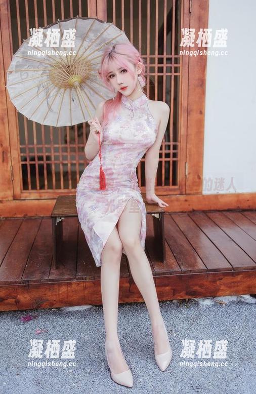 踩上“女神”写真，沉迷于仙女月的迷人光影里。