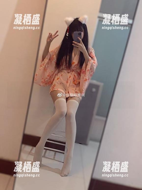 佳佳好难啊的法式猫耳娘，高清图册中的小秘密！