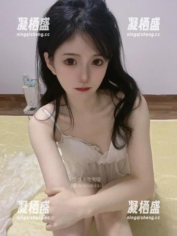当校服遇上倦倦喵：COS分享的另类视角！
