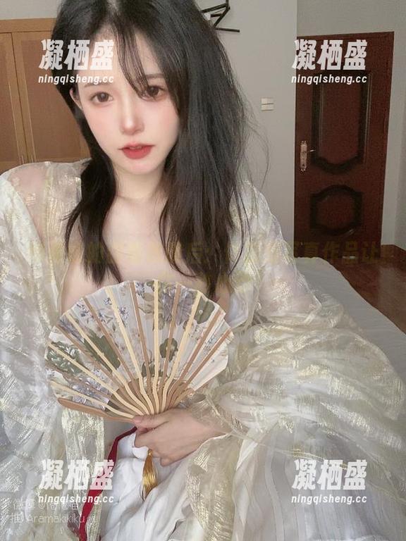 倦倦喵的甜蜜放课后：体操服写真作品让你一秒心动