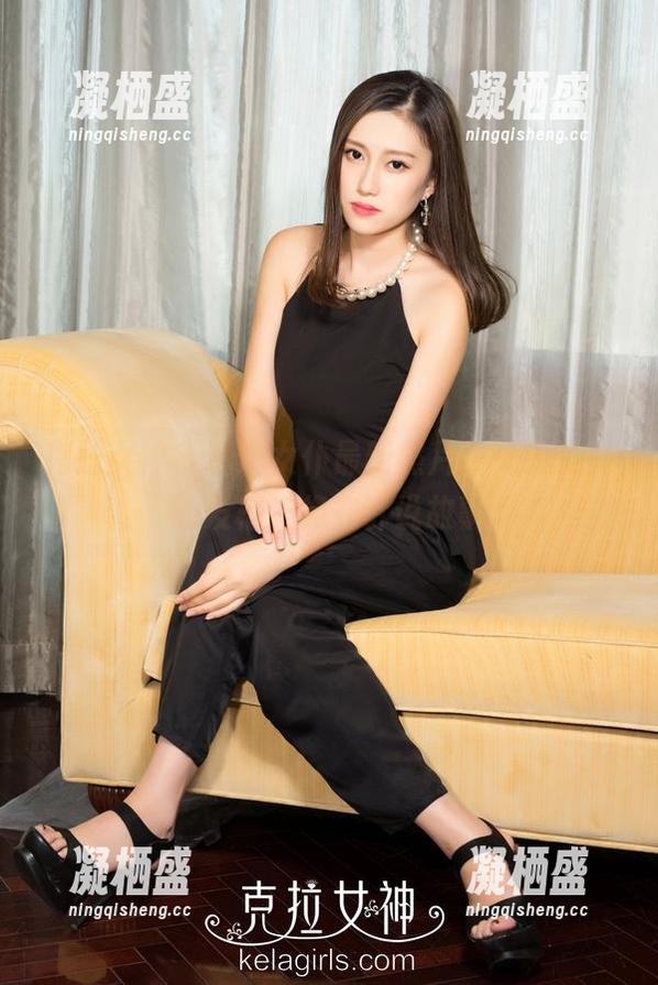 克拉女神 - 珊珊女仆最新照片，光打在她的发梢，像在诉说故事