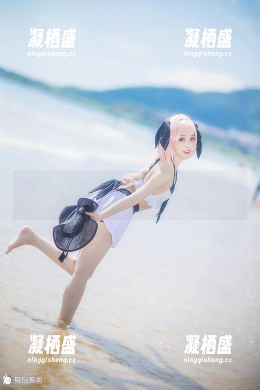 想要热乎乎的伊莉雅猫娘美图吗？兔玩映画一键下载，温暖你的心！