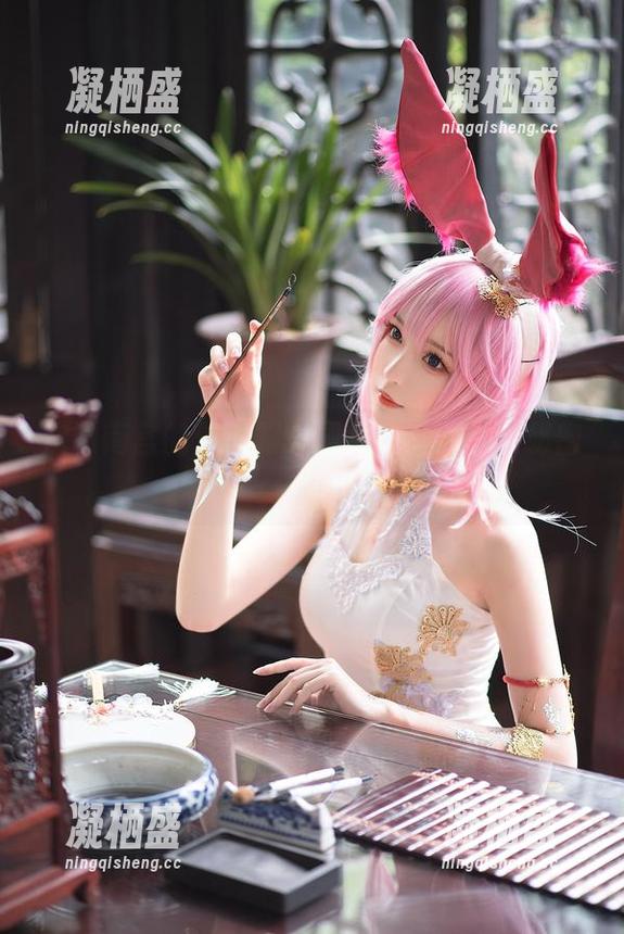 定制南宫的体操服，图片里藏着谁的秘密？