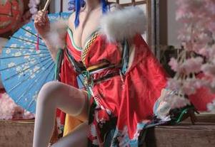 谁不爱大梨子不是御姐的秘书风格？作品让人晃神