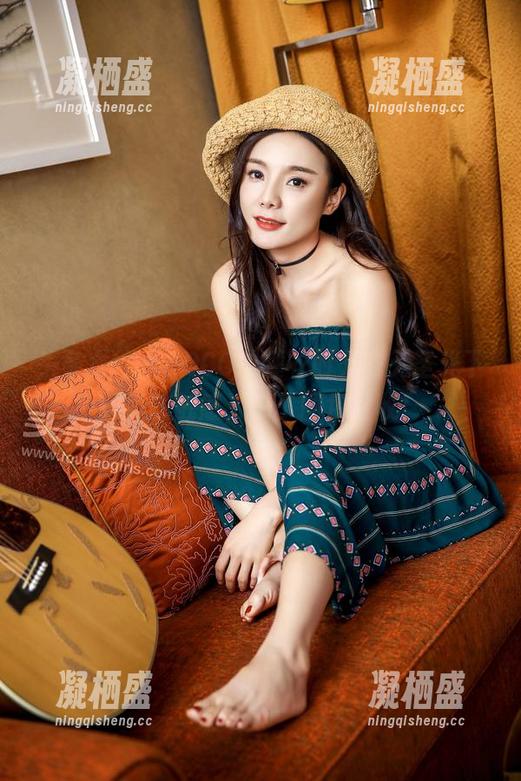 头条女神 - COCO的睡衣时光，无圣光下的细腻触感，来了图包就收！
