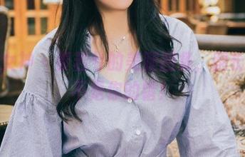 头条女神 - 秦若兮的美腿图集，腿长真的不是你的错！