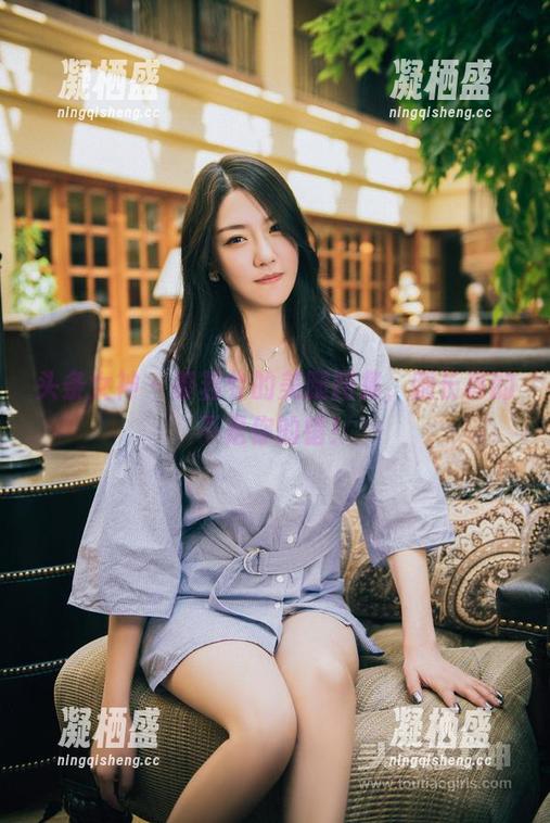 头条女神 - 秦若兮的美腿图集，腿长真的不是你的错！