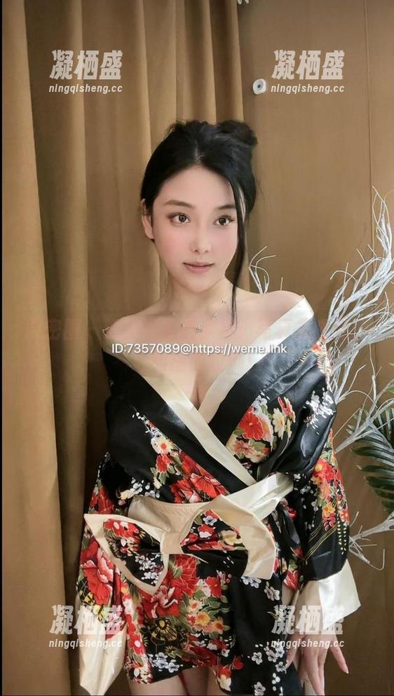 微密圈 - 奶雯在粉色梦境：写真集资源，心动指数拉满！