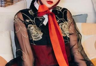 “孙乐乐(손예은)拍的JK写真，照片里的每一帧都是青春的旋律！”——仿佛听见了小青蛙在唱歌。