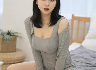 私拍是王道：看宋哈娜在教室里的原图放飞自我！