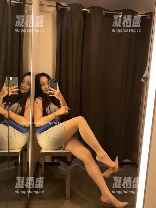微密圈 - 沉浸于高清图片的宸大小姐高跟鞋世界，感觉每一幅都像是一个小梦。