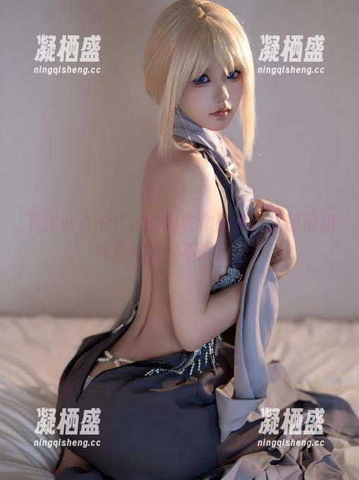 下载小仓千代w的内衣作品集，这颜值和气质简直是不讲道理！