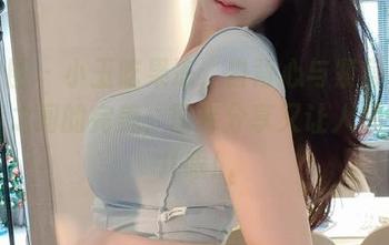 微密圈 - 小玉吃果冻，白背心与紧身牛仔短裤之间的完美，图库分享又让人想多看几眼！