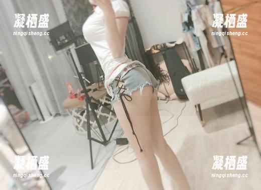 微密圈 - 小玉吃果冻的修女写真：更新后的超现实之旅，不看后悔哦！