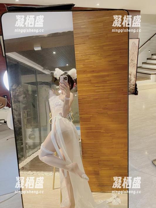 微密圈 - 看小玉吃果冻在线上演高跟鞋图集，真想问：你们是怎么走路的？