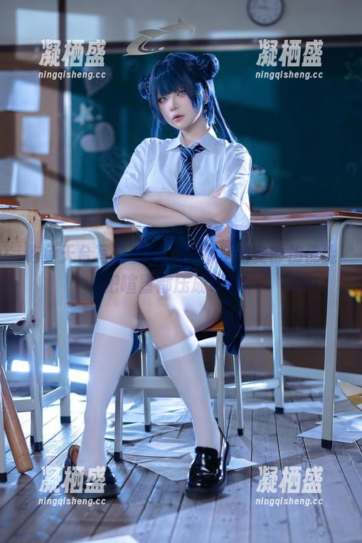 屿鱼 屿鱼天台写真在线,画面里的安静仿佛能把喧嚣都压成碎片。