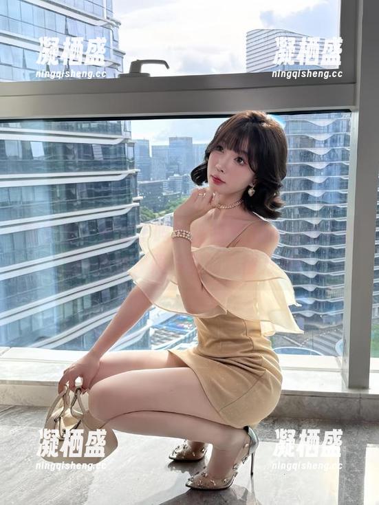 徐莉芝Booty 微密圈 - 看到了吗?徐莉芝Booty的枣红裙+黑丝,照片里的风情万种!