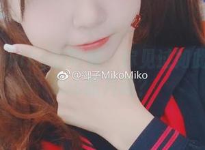 御子Yumiko的眼镜：你见过如此美艳的cos照片吗？