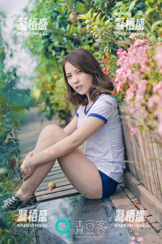 推女神 - 美图来袭！孔一红居家私拍，躺着也能优雅！