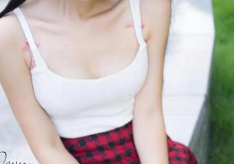推女神 - 美昕Yumi的泳池冒险：当摄影遇上水花，观看这场作品里的小惊喜！