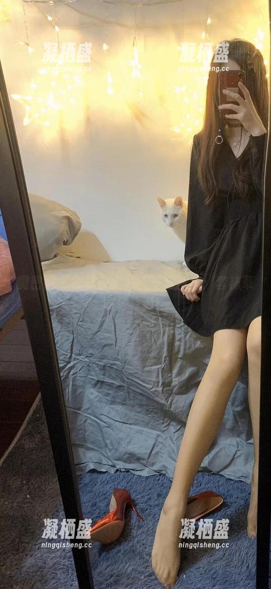 微密圈 - 提袜少女双人写真精选：套袜革命进行时！