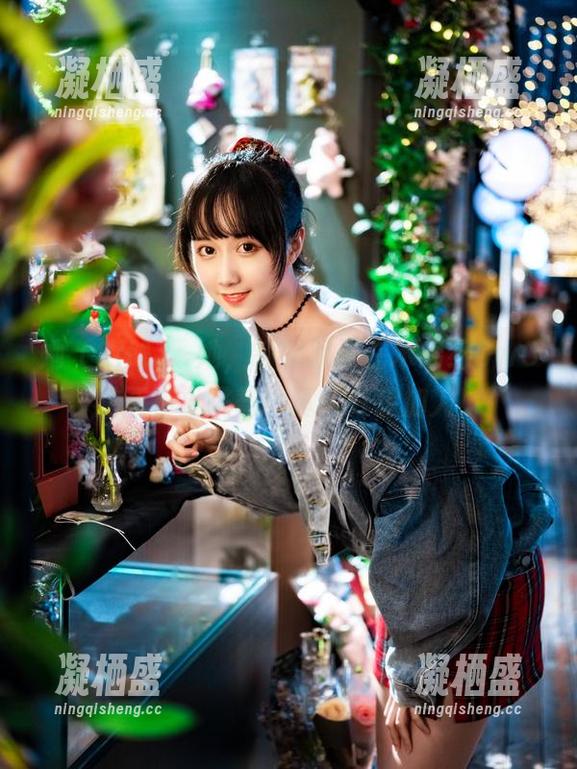木绵绵OwO 她(SHE)-她,制服双子在木绵绵OwO的画布上跳舞,真的好想加入!