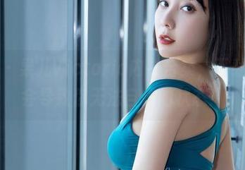 微密圈 - 果儿Victoria内衣合集，下载后可能会导致你无法自拔的状态！