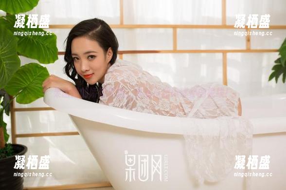 果团网的娇艳红唇，作品资源闪耀你的视线！