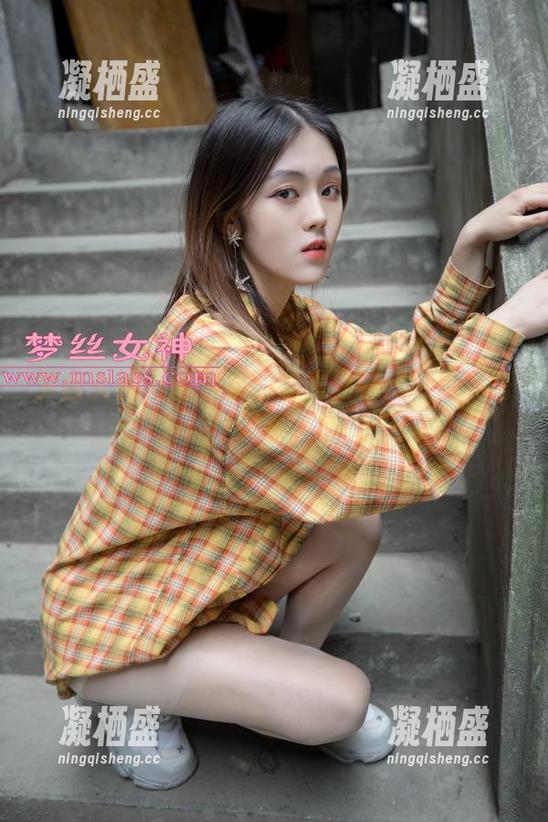 梦丝女神-可岚 梦丝女神 - 图集里的油光丝袜:可岚私语,悄然入心