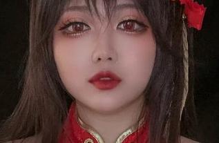 在阳光与阴影之间：椒妮佐仁的牛娘写真作品集。