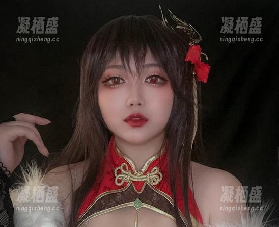 在阳光与阴影之间：椒妮佐仁的牛娘写真作品集。