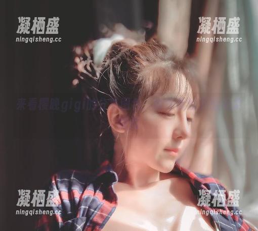 来看樱晚gigi的分享图包：珍珠蕾丝下的温柔瞬间