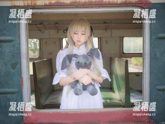 真爱版海岛之旅！浅野菌子带你免费领略双人红色肚兜的魅力！